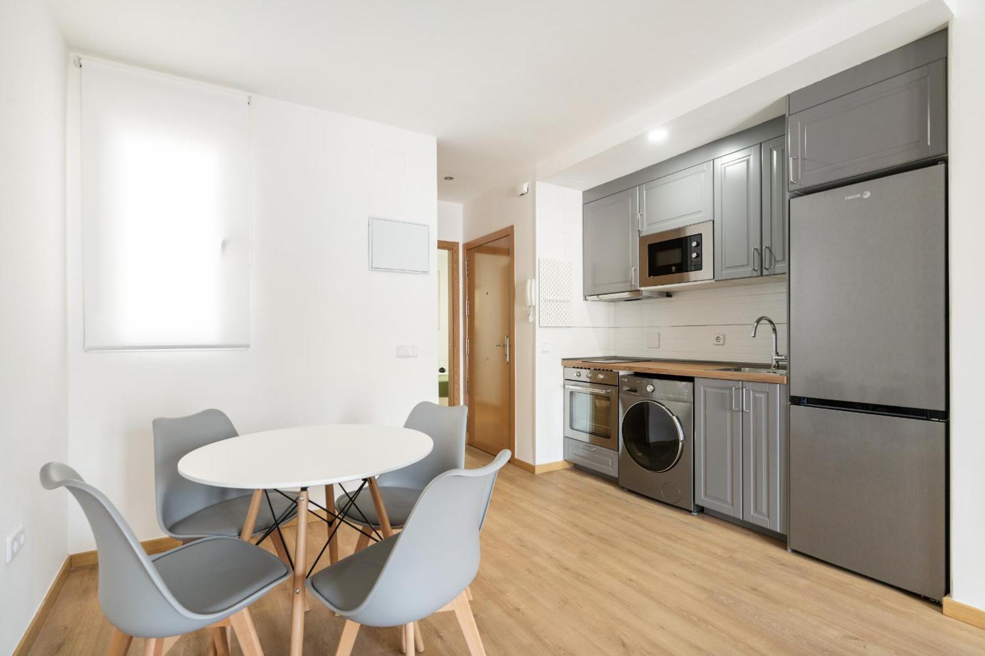 Apartamento En La Avenida De La Albufera Alquiler Temporal Madrid Kültér fotó
